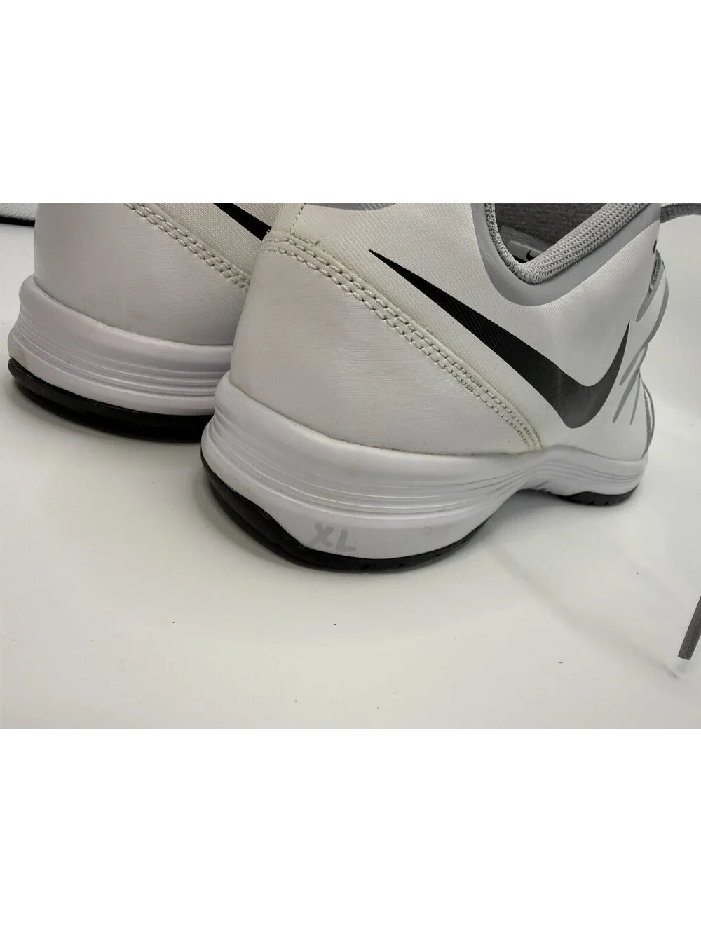 Nike Mens Size 7.5 Vapor Court 631703-101 White Gray Running Shoes Sneakers